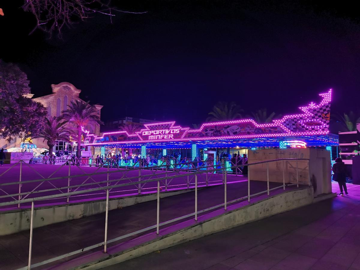 La feria de atracciones se instala en el Parc de l'Estació.