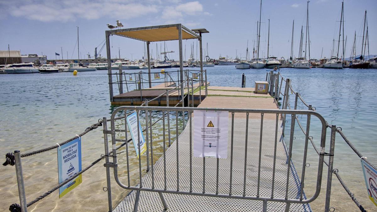 La plataforma de bany adaptat de la platja Gran de Palamós, aquest dissabte.