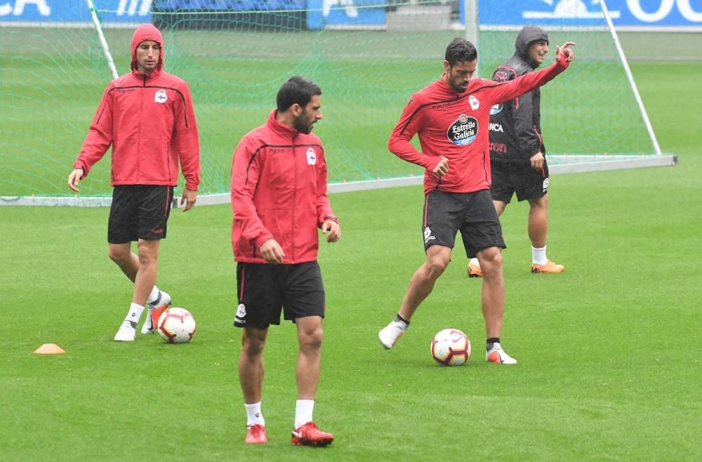 El Dépor se entrena antes de medirse al Málaga