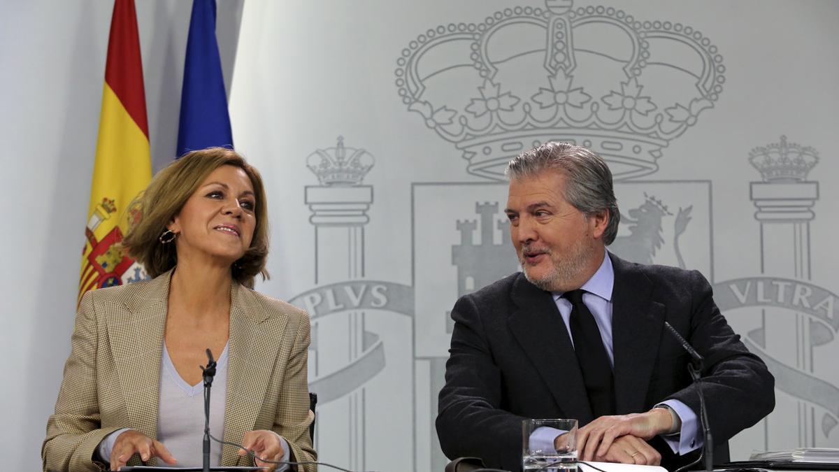 El ministro portavoz, Íñigo Sánchez de Vigo, y la ministra de Defensa, María Dolores de Cospedal, este mediodía.