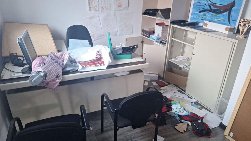 Asaltan las oficinas del Lalín en el Cortizo y roban 4.500 euros