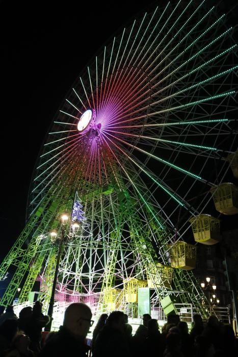 Ya es Navidad en Vigo: 10 milllones de luces para marcar una historia. // A. Villar | J. Lores | J. Álvarez | C. Delgado | M. Romero