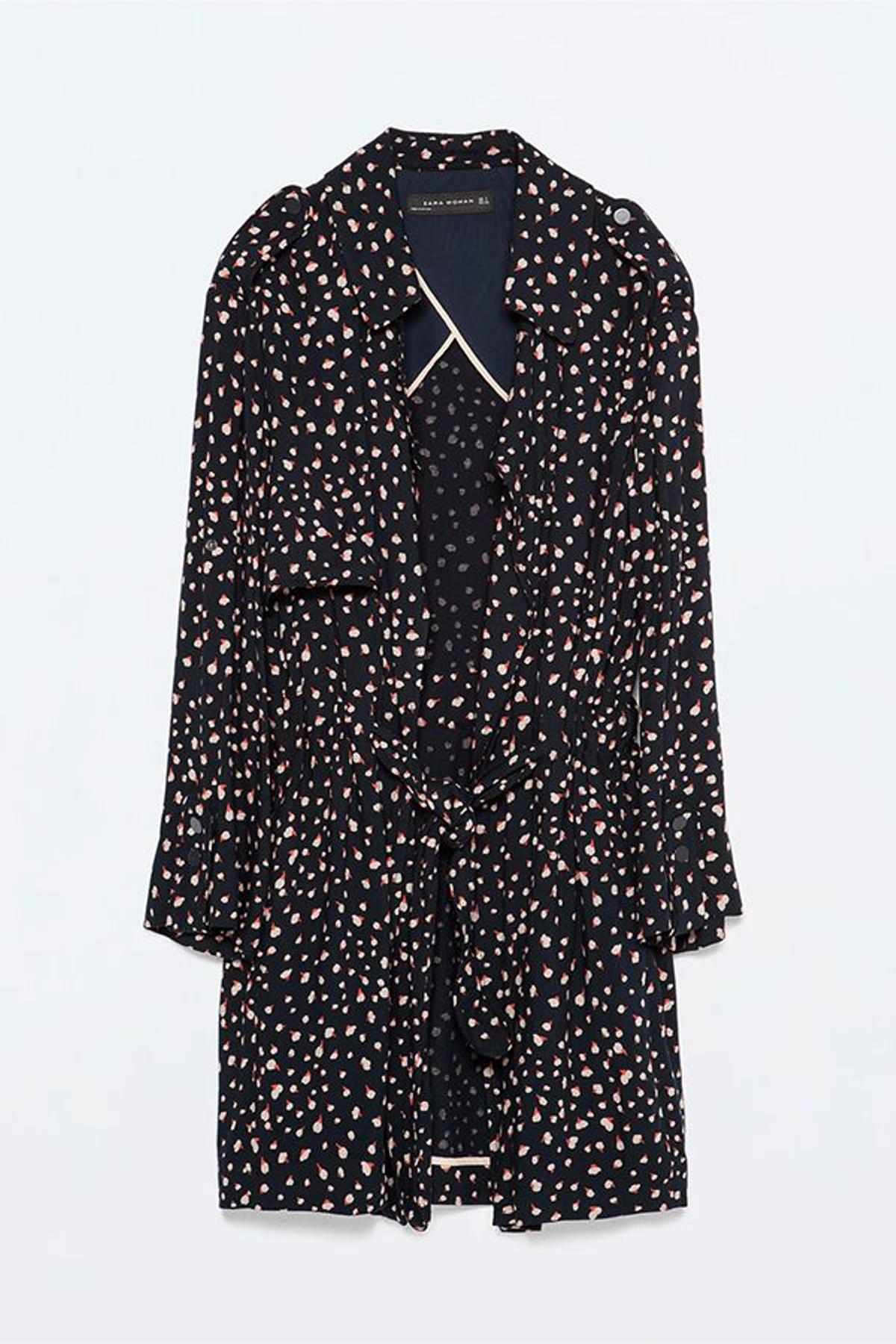 Trench fluido estampado de Zara (25,99€)