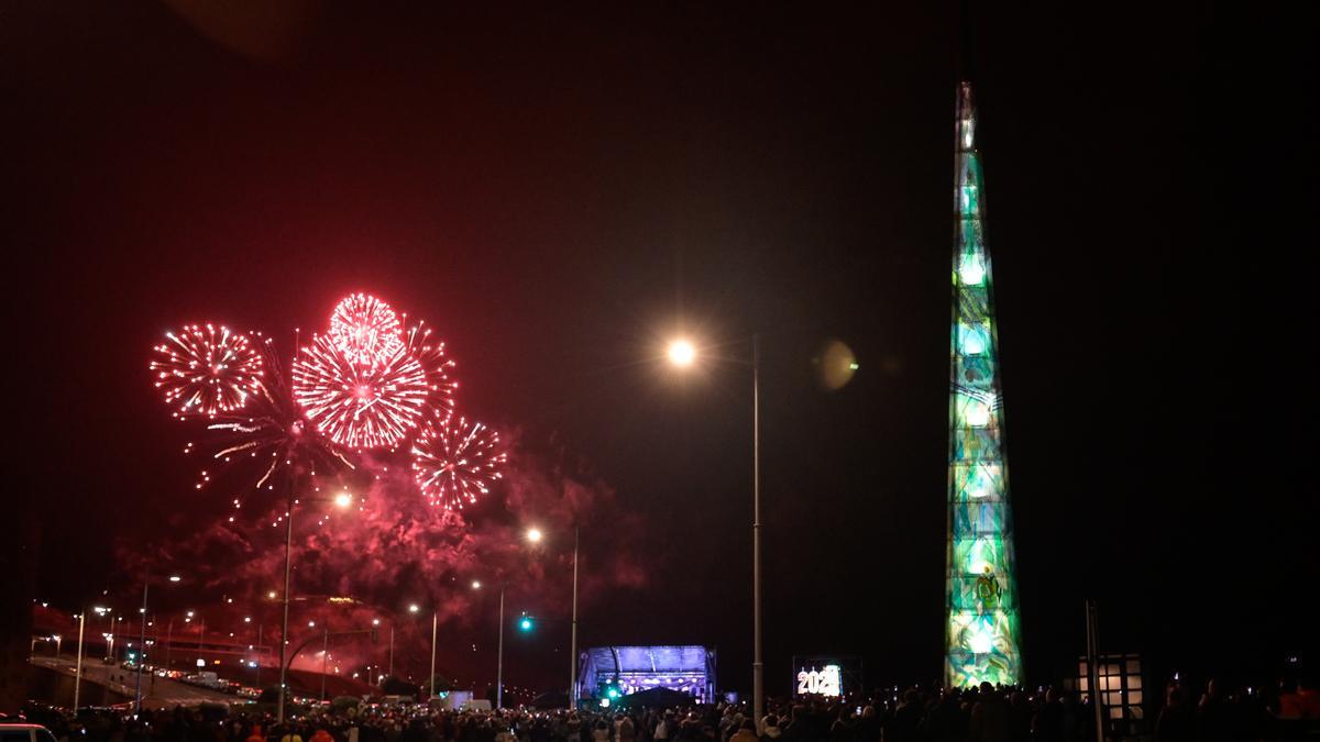 El Millennium, iluminado en la medianoche de este 30 de diciembre en las campanadas 'adelantadas' en A Coruña.