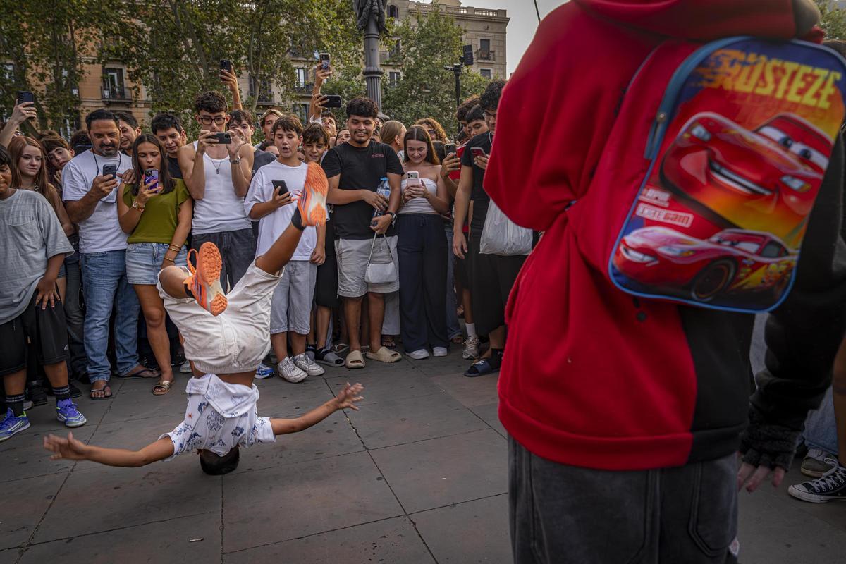 Batalla multitudinaria para farmear aura en Barcelona