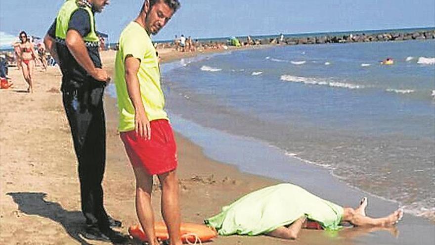 Muere ahogado un turista de Madrid en la playa de Orpesa