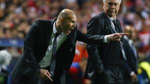 Zinedine Zidane y Carlo Ancelotti, en la final de la Champions de 2014 ganada por el Real Madrid.