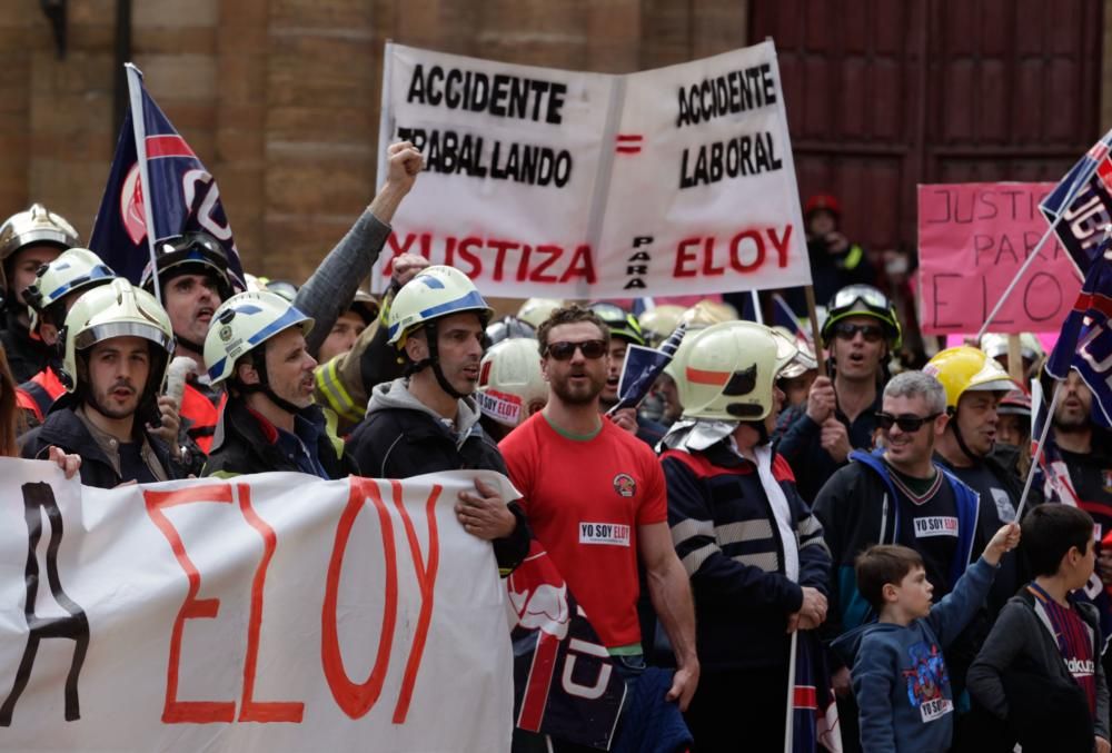 Manifestación de bomberos de toda España en Oviedo por Eloy Palacio