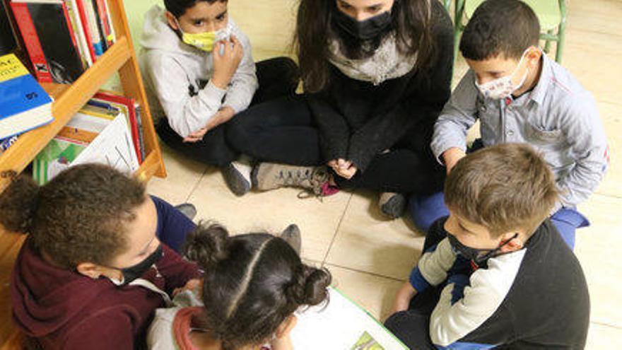 Un grup d&#039;alumnes de l&#039;Escola Popular de Manresa en una imatge d&#039;arxiu del 4 de desembre.