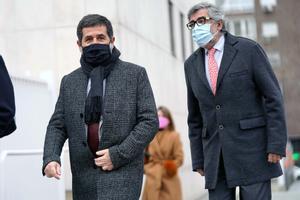 Sànchez seguirà endavant amb la seva querella contra Casado després que el plantés al jutjat