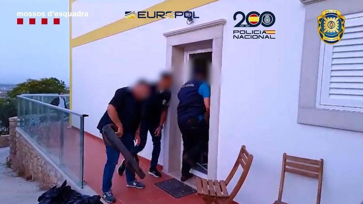 Imagen de la operación policial contra ciberestafadores