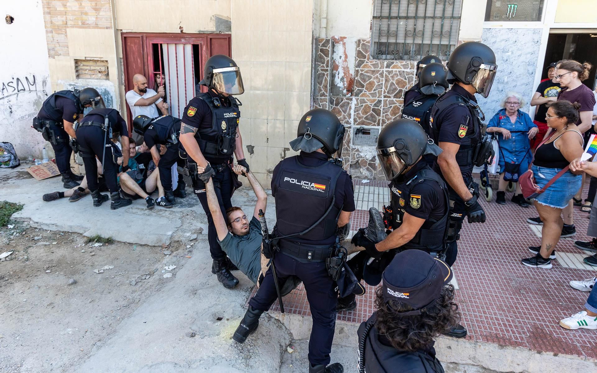 Desahucio en el barrio de Nou Alacant