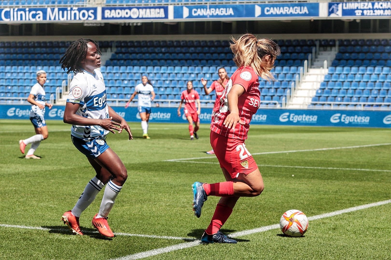 Partido futbol UDG Tenerife-Sevilla de Primera Iberdrola liga femenina