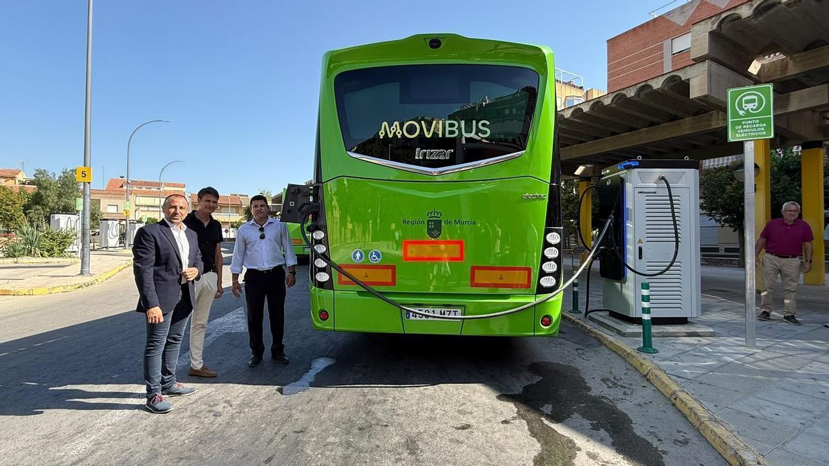 El director general de Movilidad y Transportes, José Antonio Verdú, y el alcalde de Molina de Segura José Ángel Alfonso