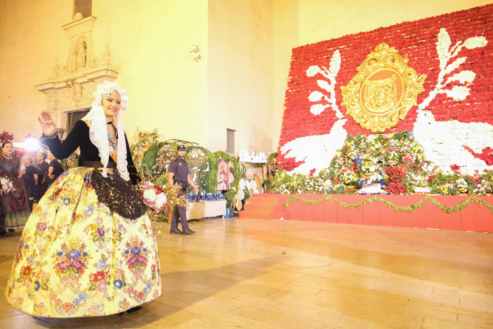 Emotiva ofrenda floral a la Patrona