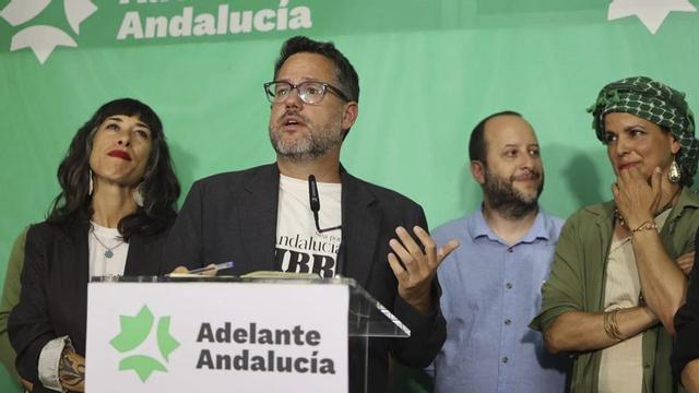 El candidat d’Endavant Andalusia, José Ignacio García, valora els resultats electorals, ahir a Jerez. Endavant Andalusia a la presidència de la Junta d’Andalusia, José Ignacio García, amb el candidat per Màlaga, Luis Rodrigo, en l’acte d’obertura de campanya a nivell andalús a Màlaga. | NACHO FRAILE / EUROPA PRESS