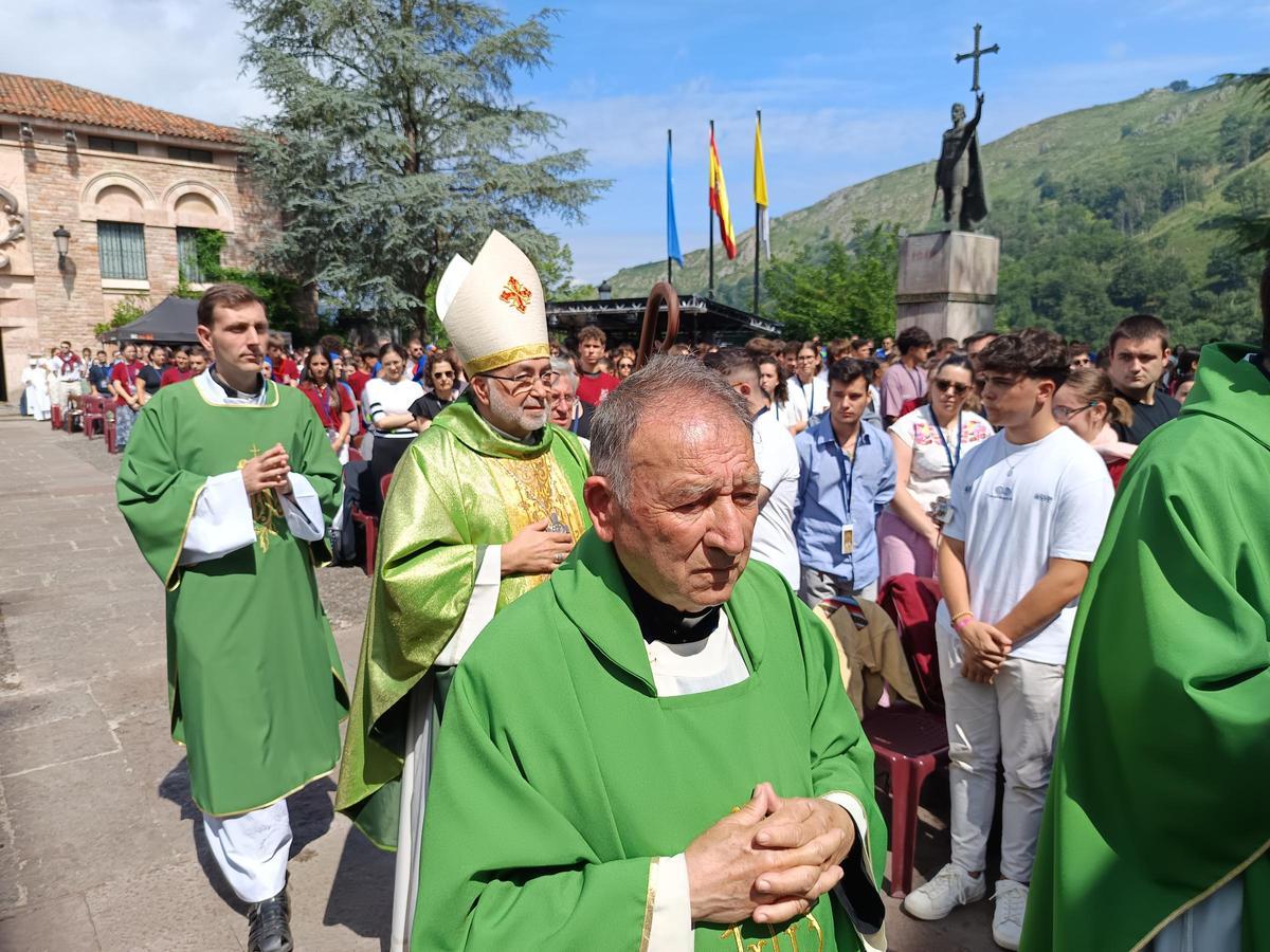 El arzobispo de Oviedo, Jesús Sanz montes, en el encuentro del año pasado.