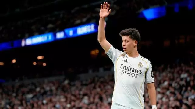 ¡Güler cierra una noche de oro en el Bernabéu tras un golazo desde su propio campo!