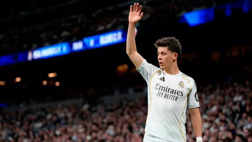 ¡Güler cierra una noche de oro en el Bernabéu tras un golazo desde su propio campo!