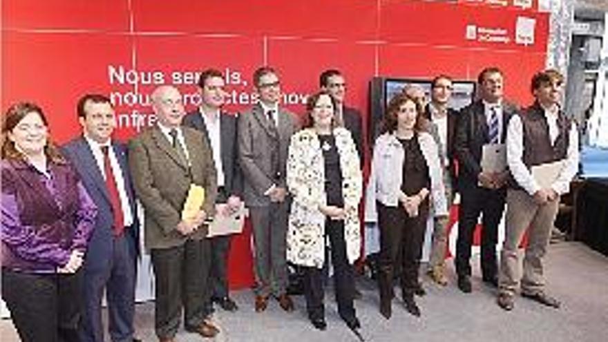 La consellera, amb representants de les institucions gironines.