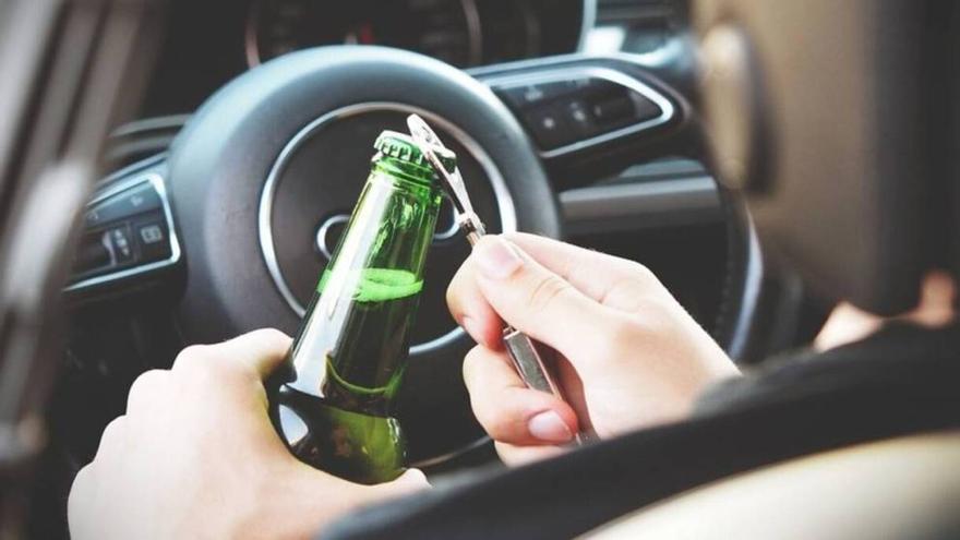 Cazado sin luces, con dos litronas abiertas y triplicando la tasa de alcohol en Alboraia