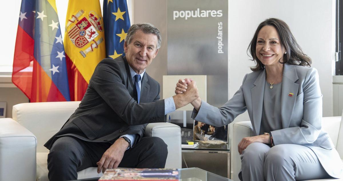 Feijóo abraça Machado a la seu del PP i demana eleccions a Veneçuela
