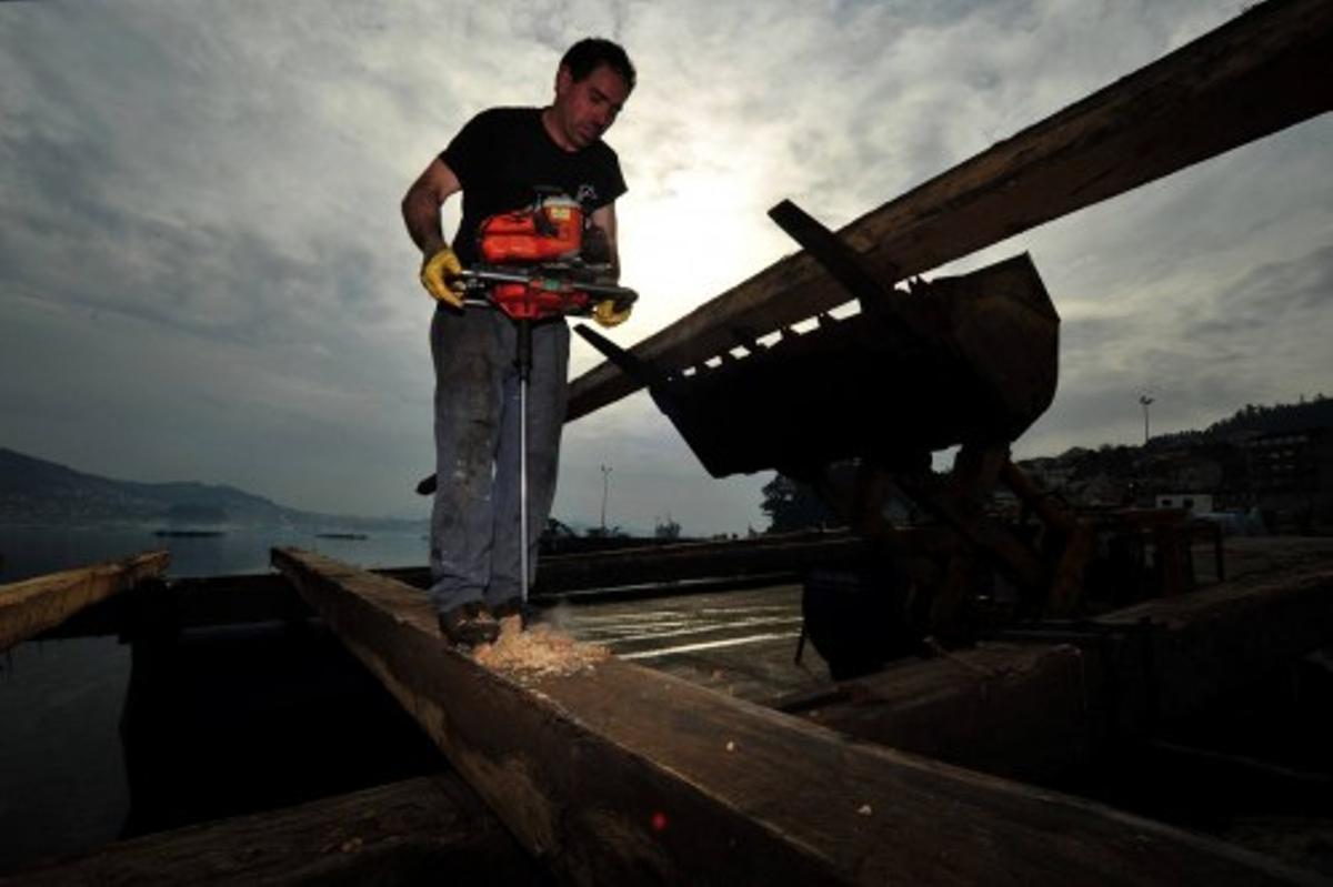 Construcción de una batea en Arousa
