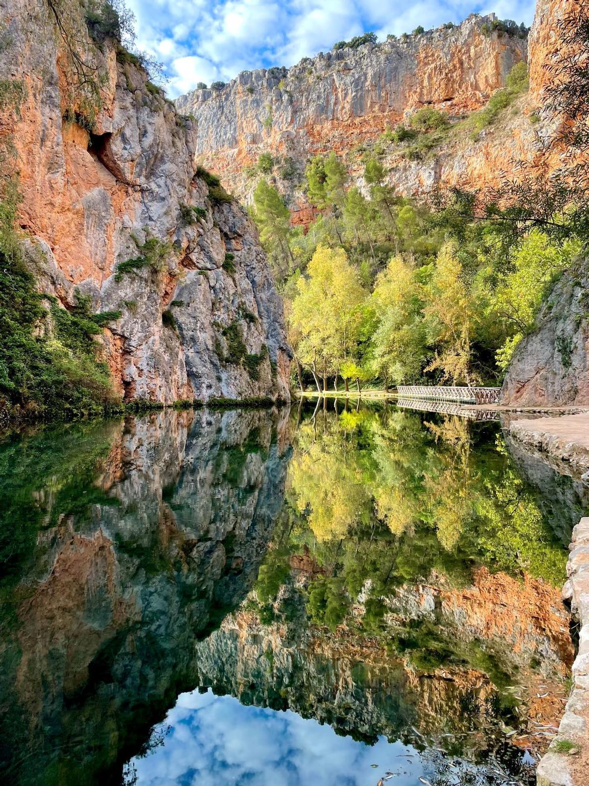El Lago del Espejo, uno de los espacios más bonitos del Monasterio de Piedra