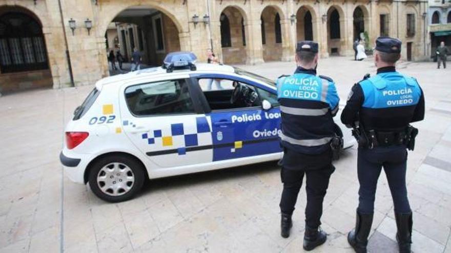 Detenidos dos jóvenes en Oviedo por intentar violar a una mujer y manosearle sus partes íntimas