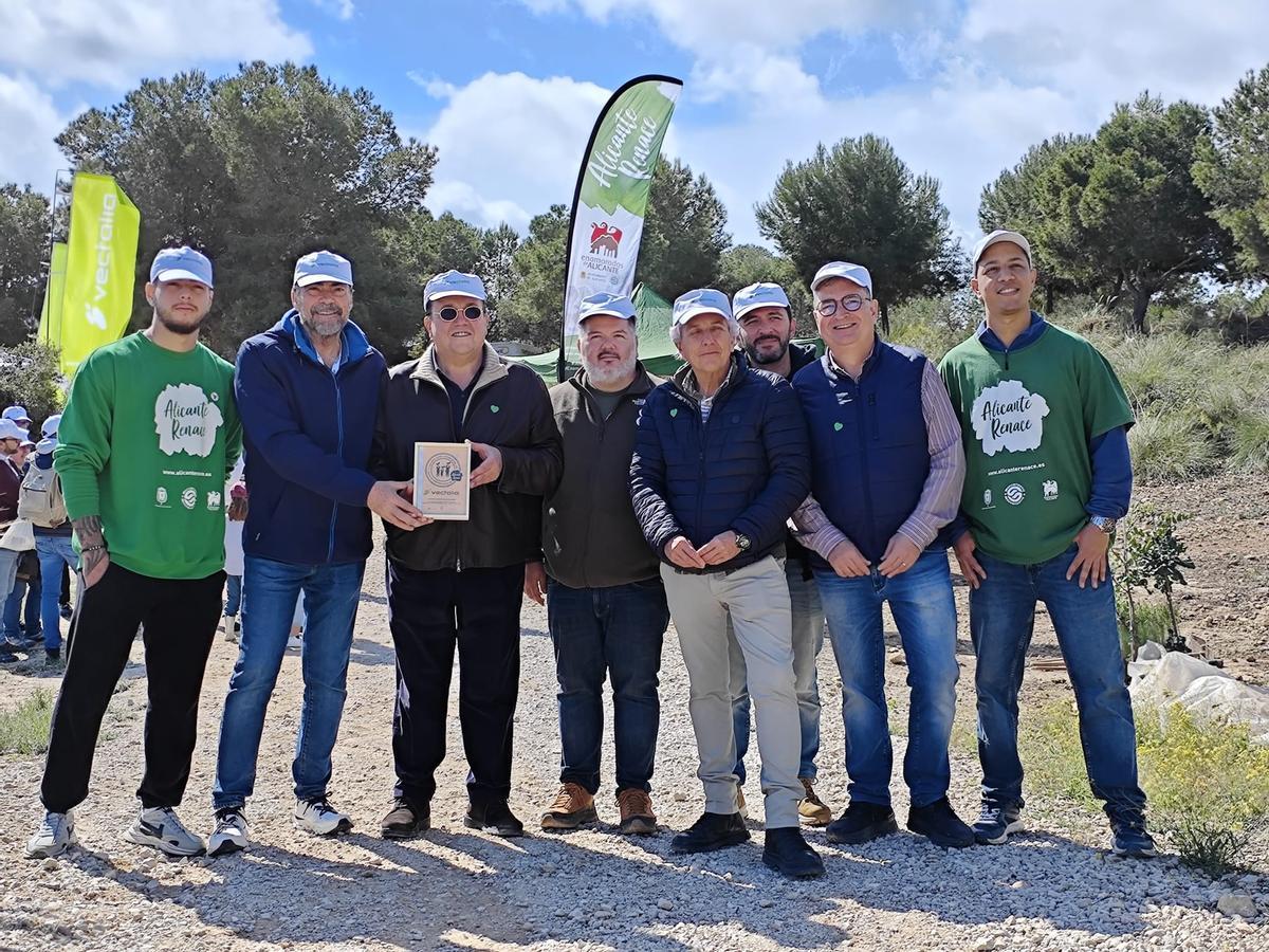 Nueva jornada de reforestaciones de primavera de Alicante Renace.