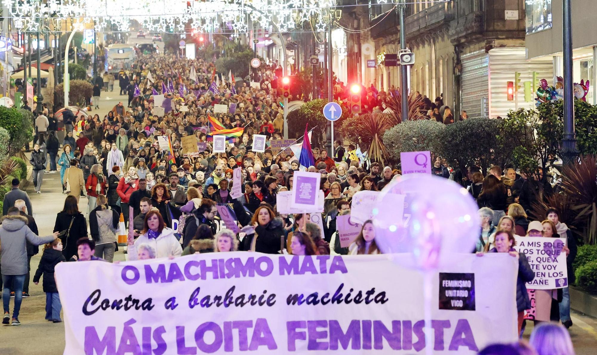 Vigo se tiñe de violeta en contra de la violencia machista