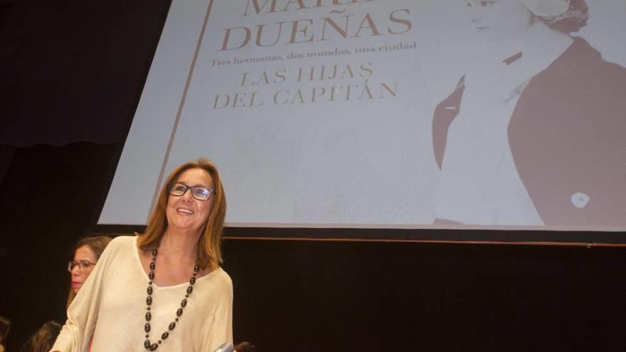 María Dueñas: &quot;Muchos aún creen que las mujeres solo escribimos para nosotras&quot;
