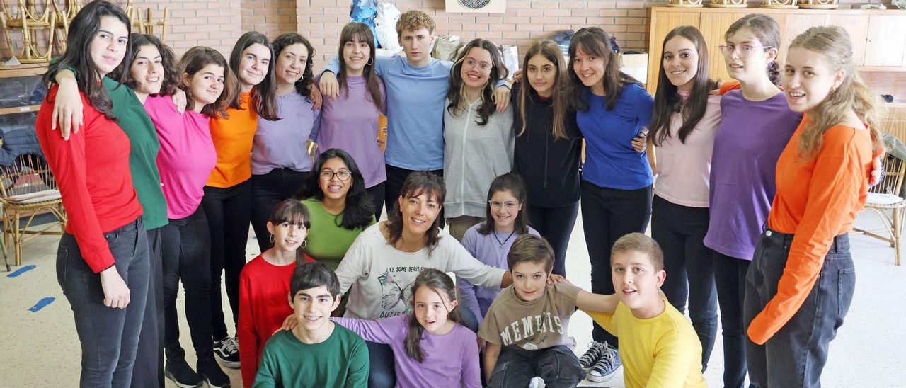 Nuria Lorenzo (centro), con los jóvenes cantantes de I Bimbi Appassionati.