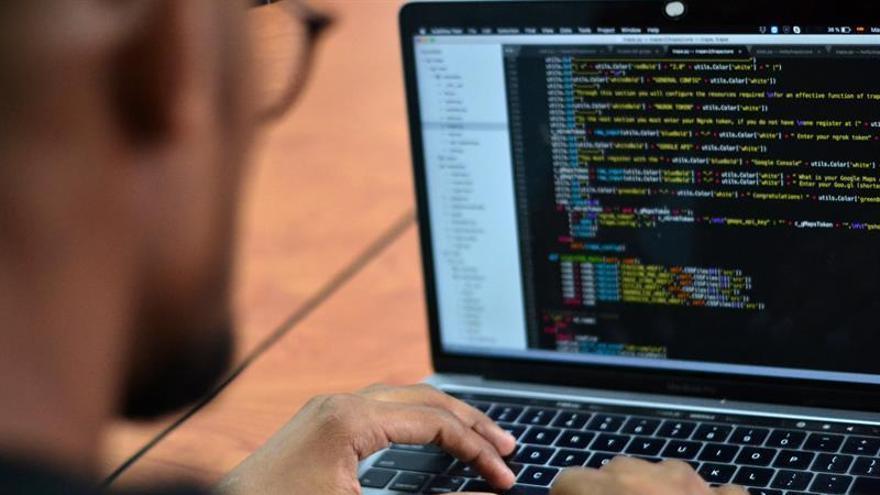 La informática ye la salida profesional con menos tasa de paru n&#039;Asturies: solo un 3,4%