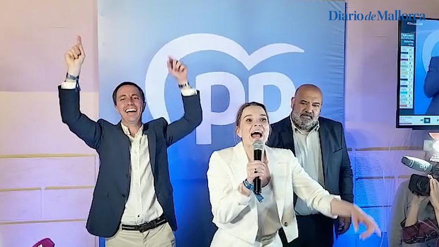 Elecciones en Baleares 2023 | Decenas de personas se agolpan en la sede del PP para celebrar el triunfo de Marga Prohens: &quot;Aquesta victòria és vostra&quot;