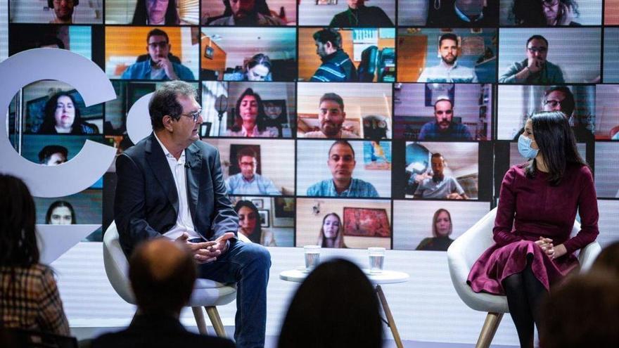 José Miguel Saval con Inés Arrimadas, durante su presentación como nuevo miembro de Cs.