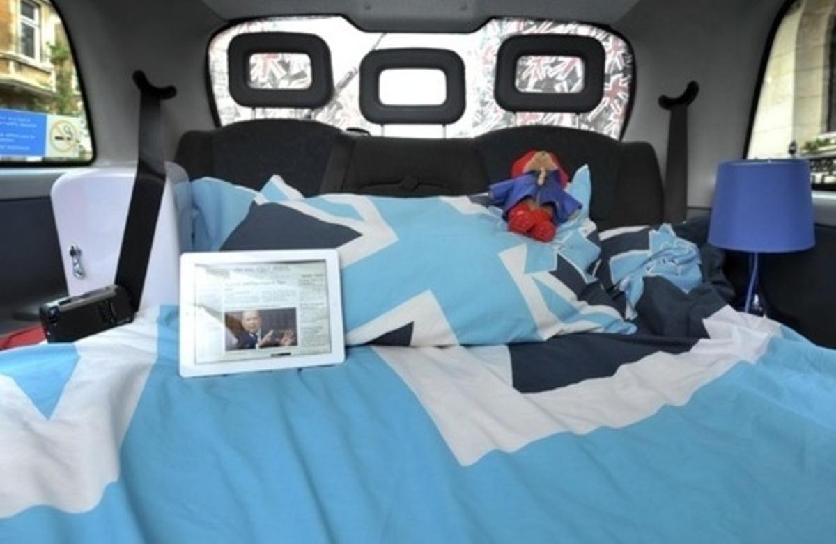 Interior del taxi londinenc que David Weeks lloga com a hotel per a turistes durant els Jocs. Interior del taxi londinenc que David Weeks lloga com a hotel per a turistes durant els Jocs.