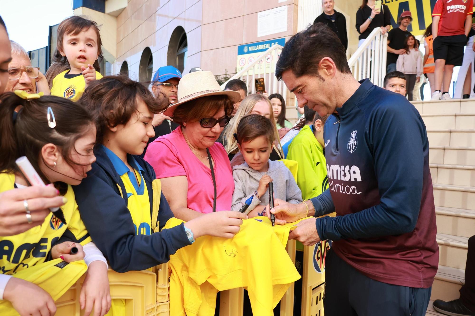 Galería | La afición del Villarreal disfruta con sus ídolos en el entrenamiento de puertas abiertas