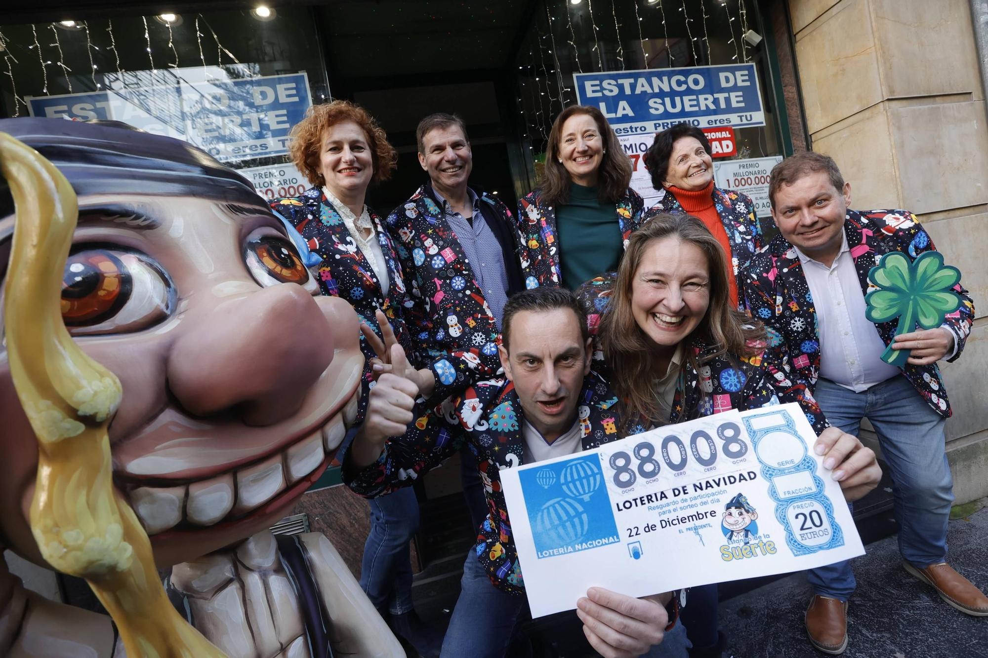 EN IMÁGENES: Asturias celebra una jornada de Lotería de Navidad con más de 4 millones en premios muy repartidos