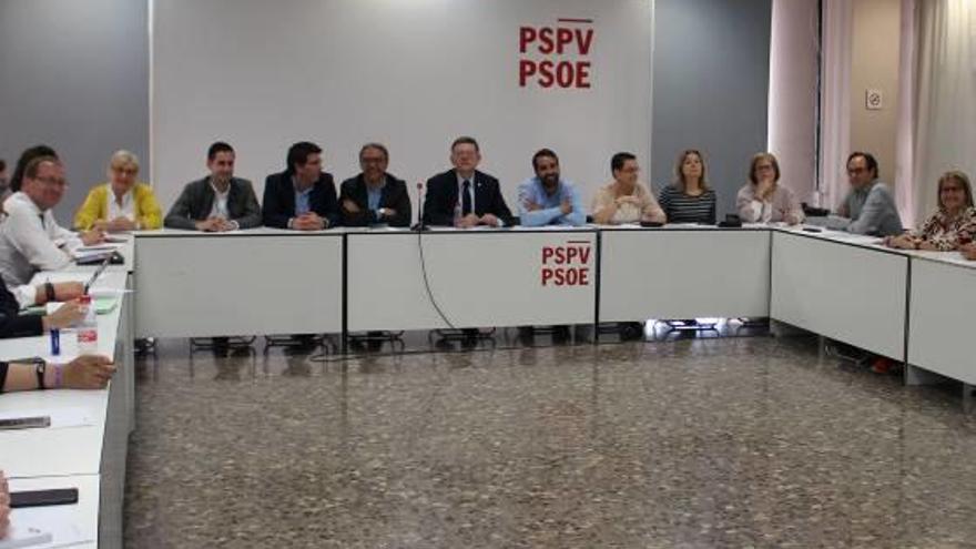 Reunión de la ejecutiva del PSPV, celebrada ayer en València para abordar la crisis política.