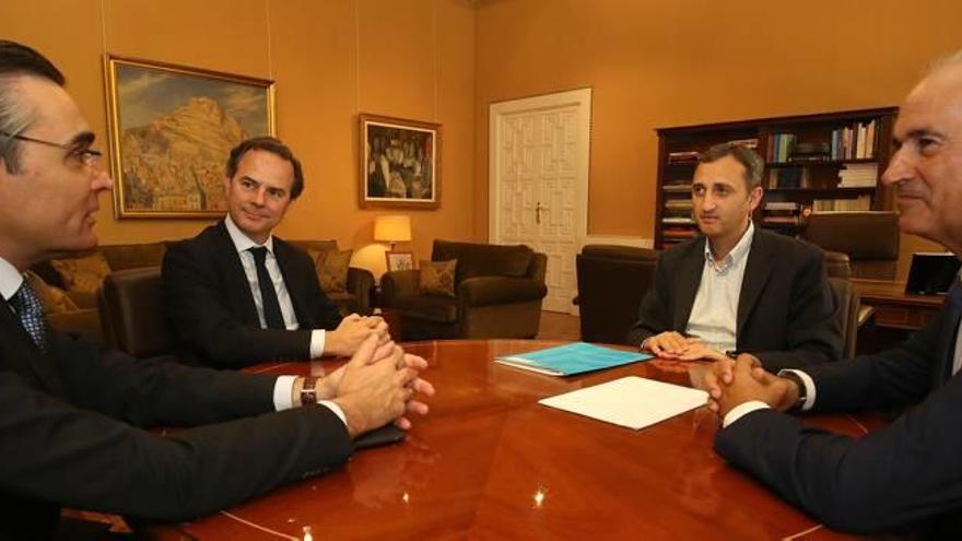La Diputación y el Sabadell abordan el cierre de oficinas