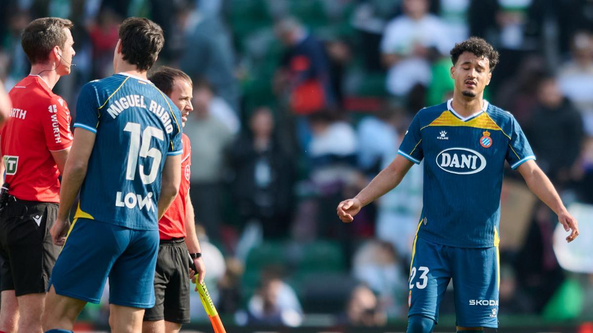 Omar reclamó a Galech Azpeteguía que Rafa Mir le gritó "viniste en patera"