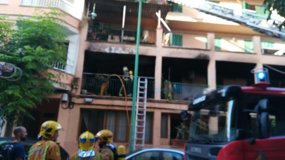 Cinco heridos, uno muy grave, en un incendio en s'Arenal de Llucmajor