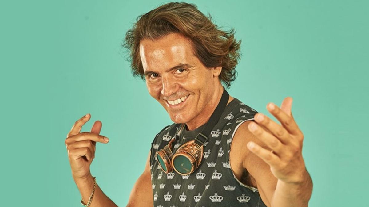 ¿Qui és Romano Aspas, el Julio Iglesias del ‘reggaeton’ que triomfa a YouTube? ¿Qui és Romano Aspas, el Julio Iglesias del ‘reggaeton’ que triomfa a YouTube?