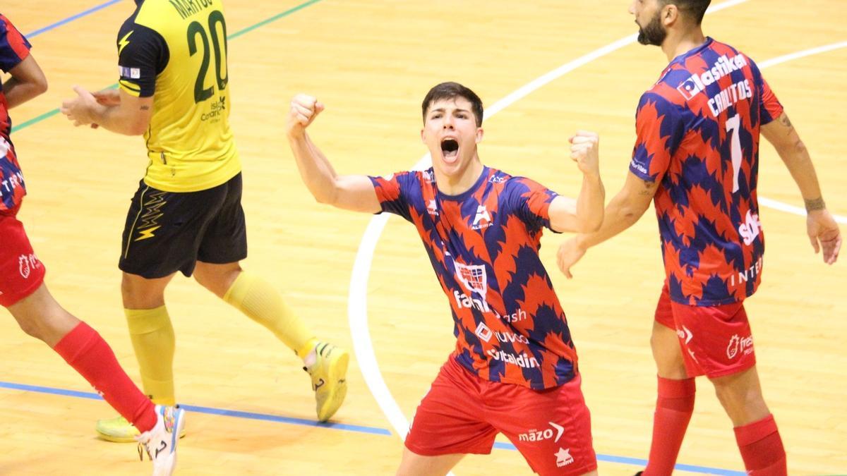 El cullerense Joan Miguel celebra su gol.