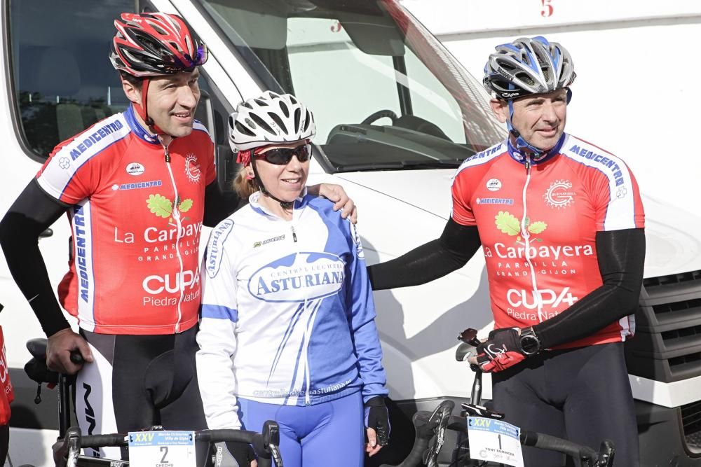 Salida de la marcha, con más de 300 ciclistas