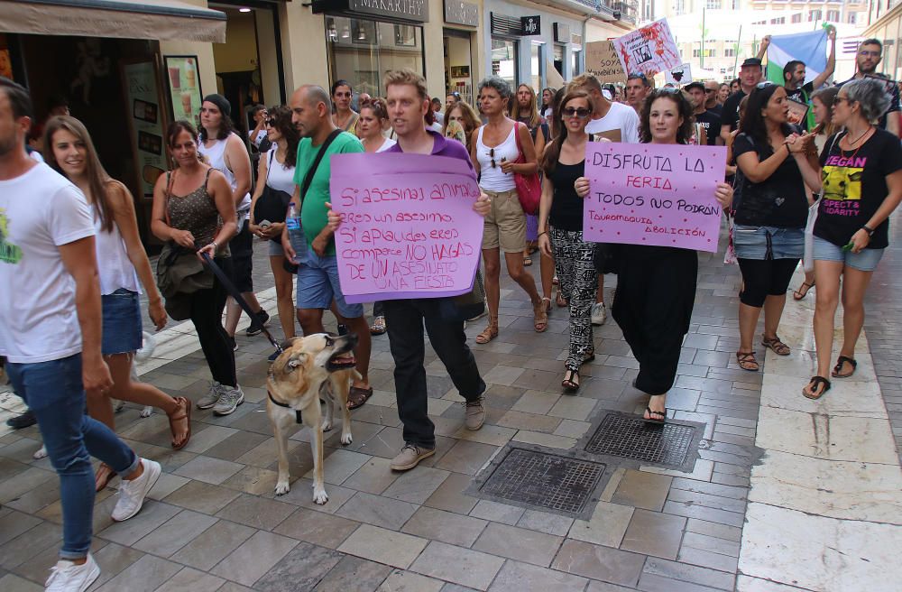 Centenares de personas se unen en Málaga contra la tauromaquia