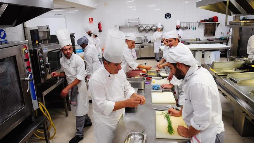 La escuela de cocina abre inscripciones y retoma los cursos para niños y adultos
