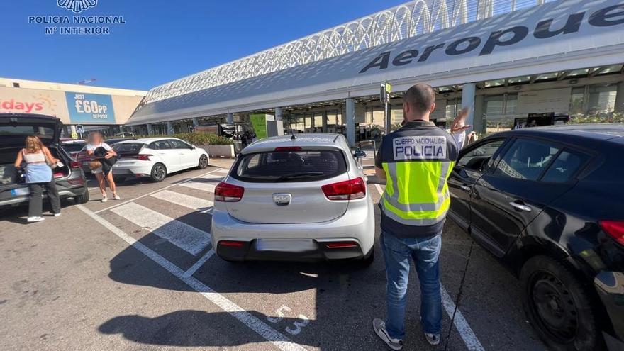 La Policía del aeropuerto recupera un bolso robado con efectos valorados en 4.700 euros