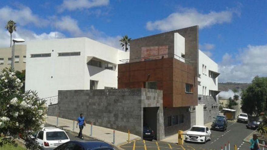 Los trabajadores del Instituto de Medicina Legal de Tenerife suspenden de «forma temporal» las jornadas de paro